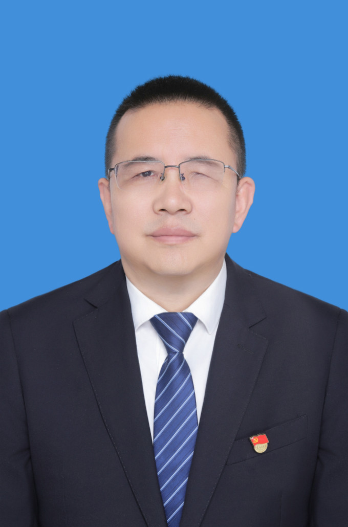 格桑羅布（黨委委員、副總經理）